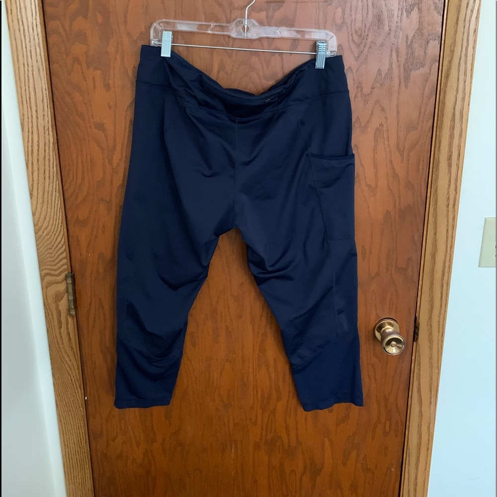 NIKE Cropped Leggings - Picture 7 of 7